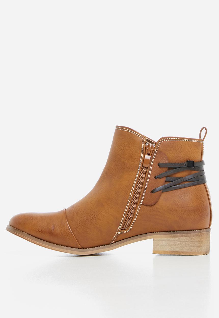 Miss Black - Clovis boot - tan