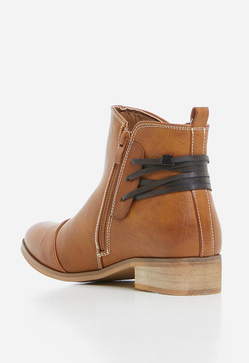 Miss Black - Clovis boot - tan