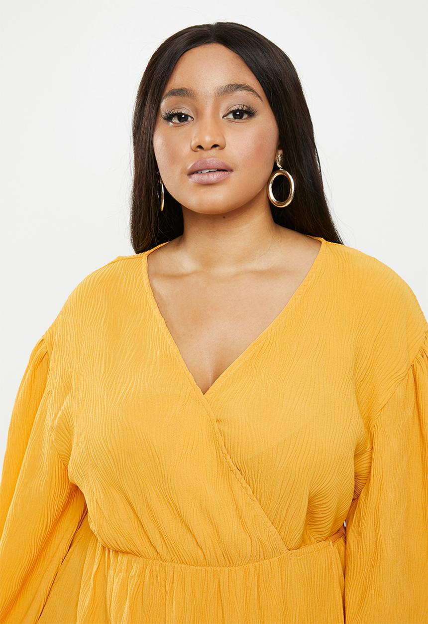 Glamorous - Plus plisse wrap with volume sleeve - yellow