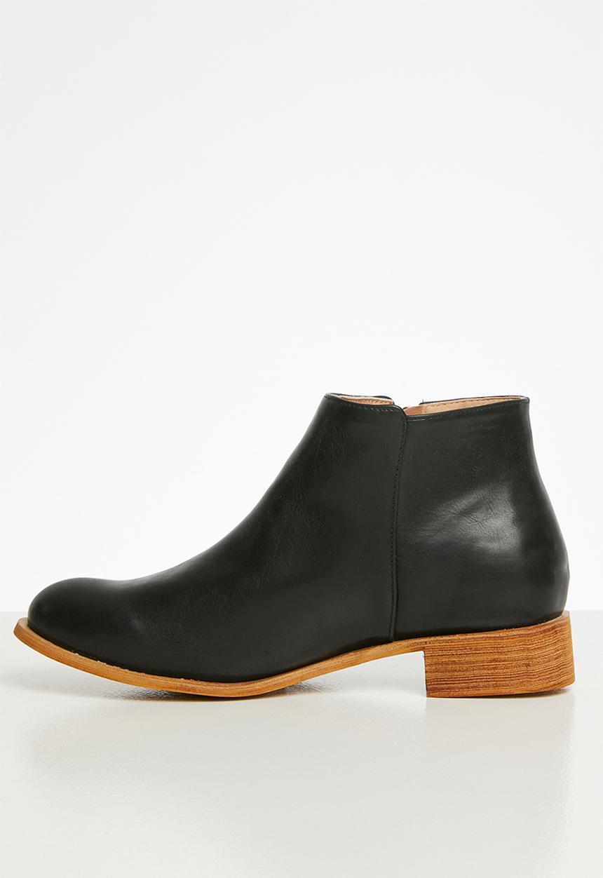 edit - Alexa chelsea boot - black