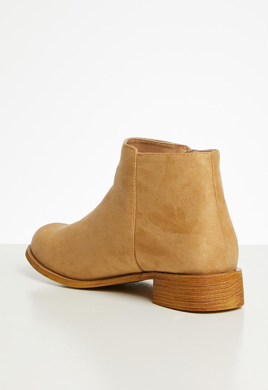 edit - Alexa chelsea boot - neutral