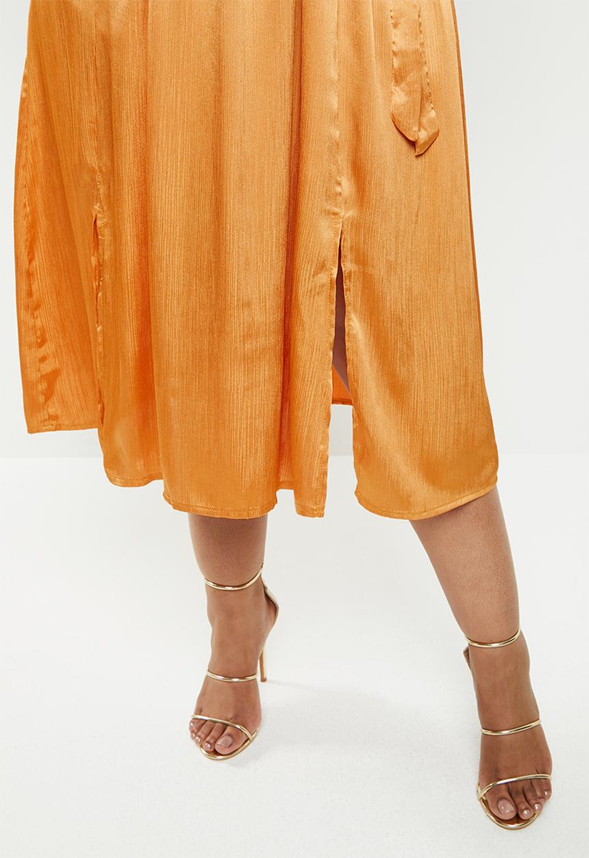 Glamorous - Plus crinkle satin ruffle dress - orange
