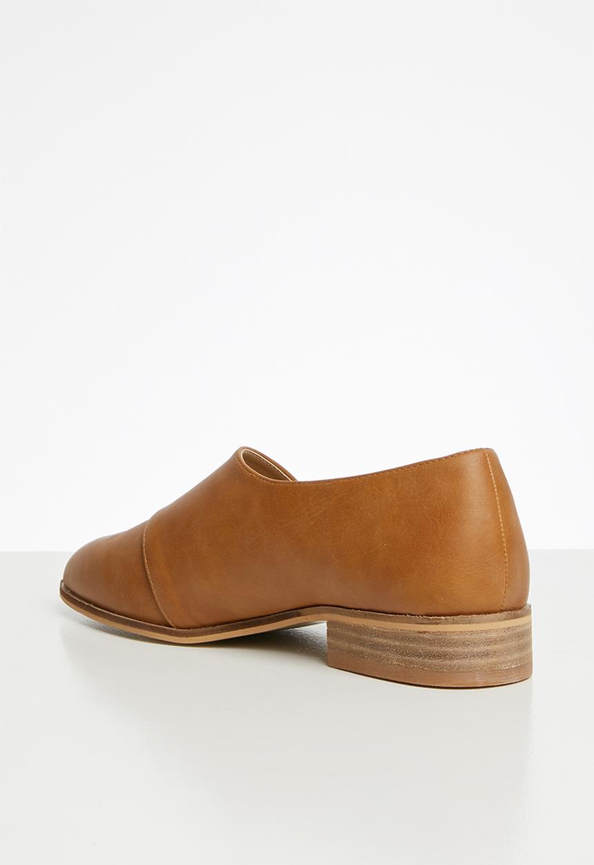 Miss Black - Aquai pump - tan