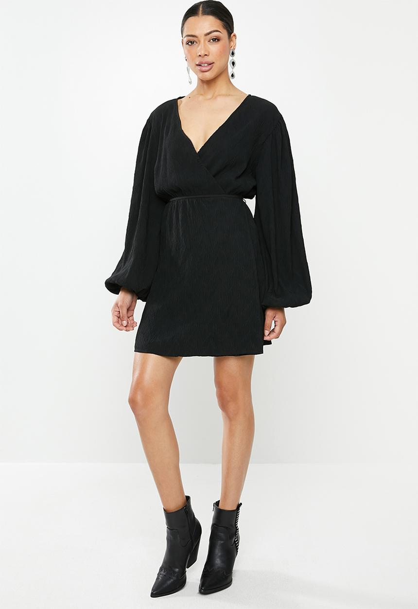Glamorous - Plisse wrap dress with volume sleeve - black