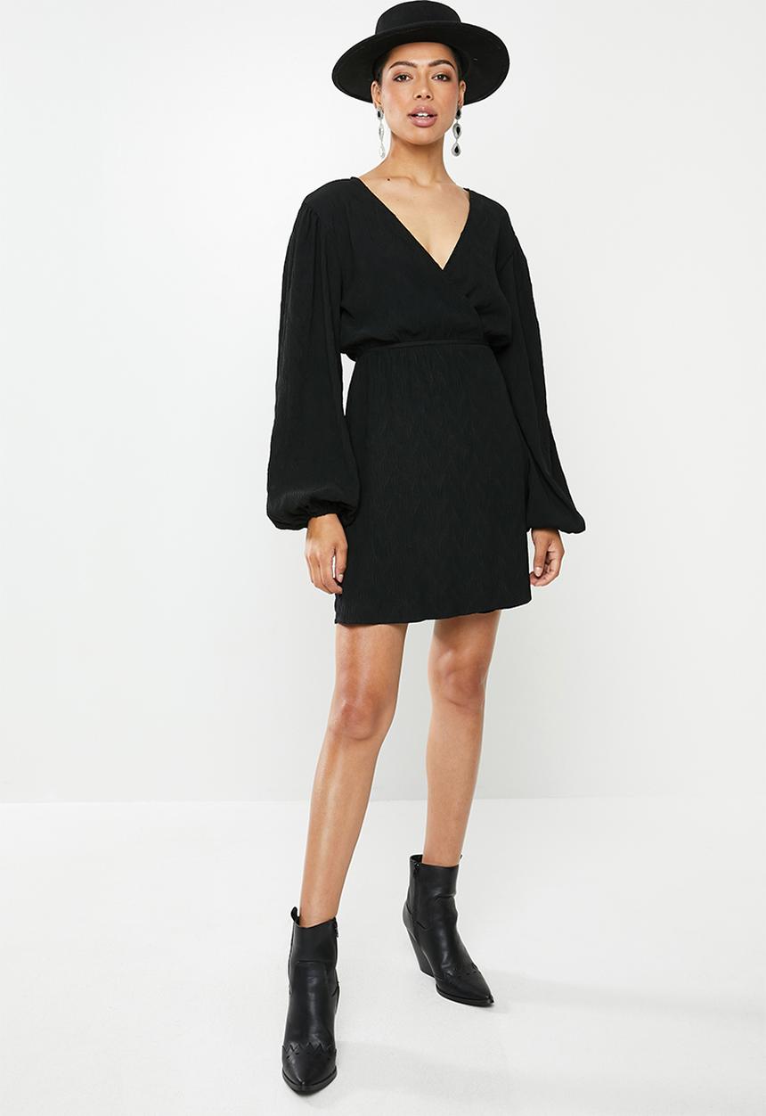 Glamorous - Plisse wrap dress with volume sleeve - black