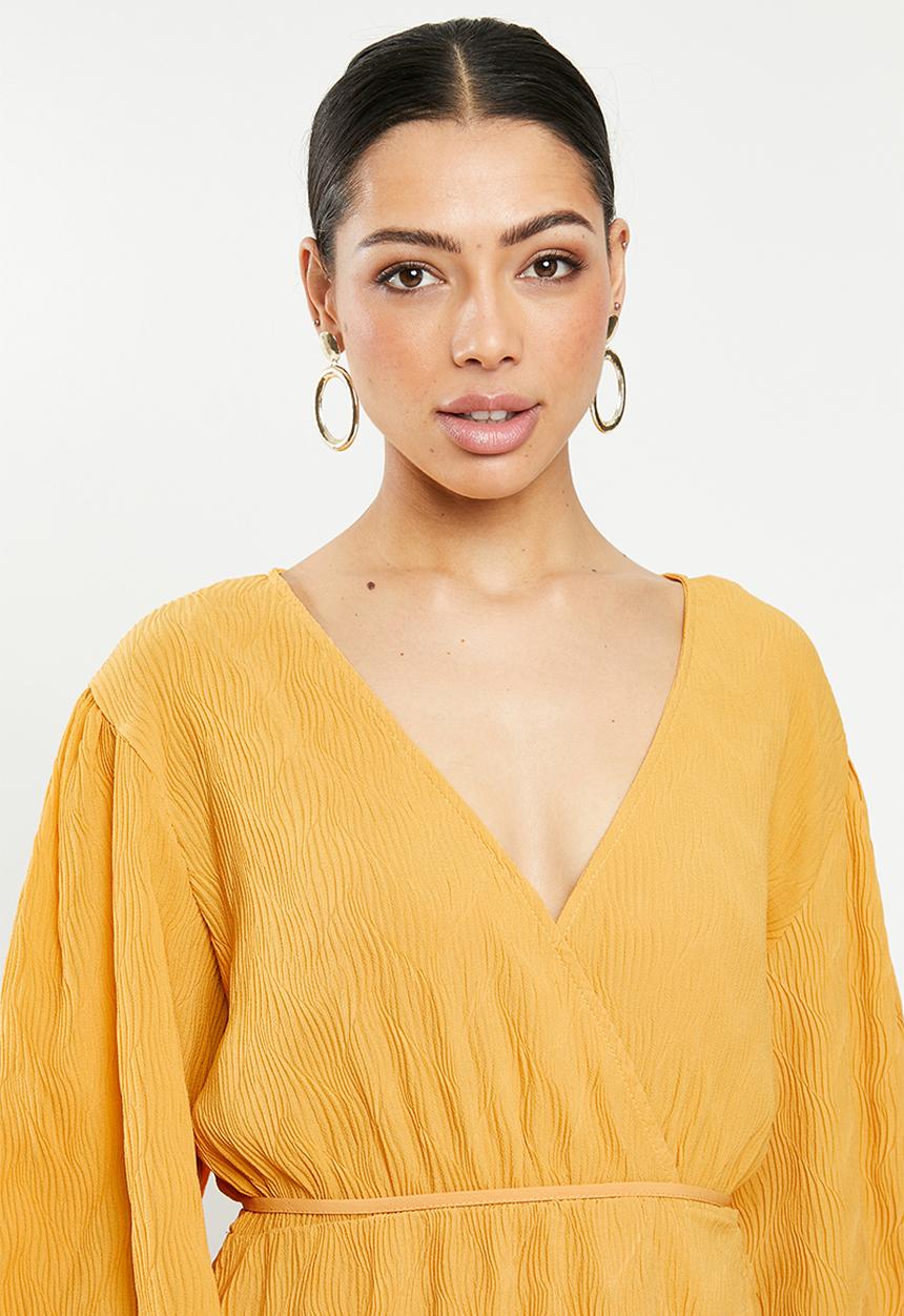 Glamorous - Plisse wrap dress with volume sleeve - yellow