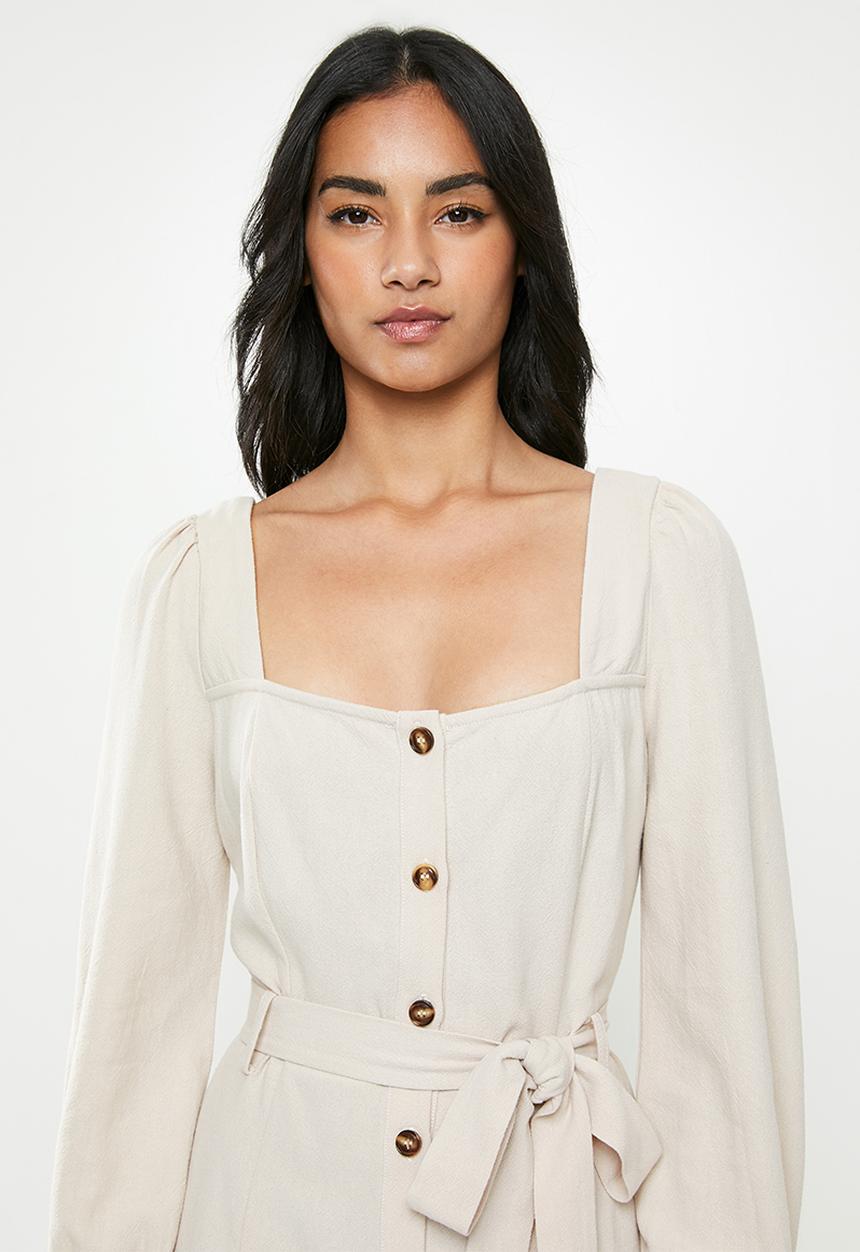 Glamorous - Petite button through mini with square neck - beige 