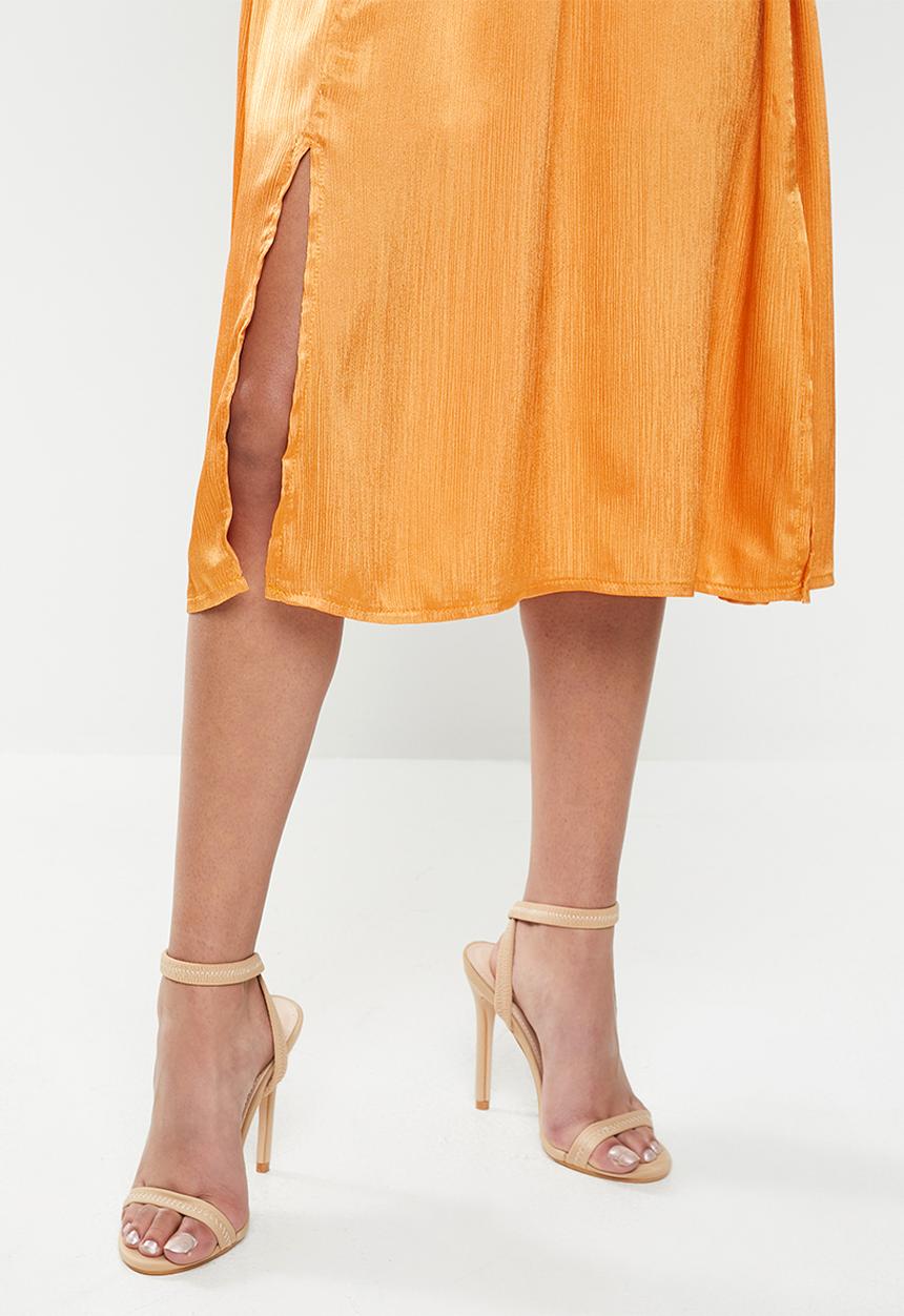 Glamorous - Petite crinkle satin ruffle dress - orange