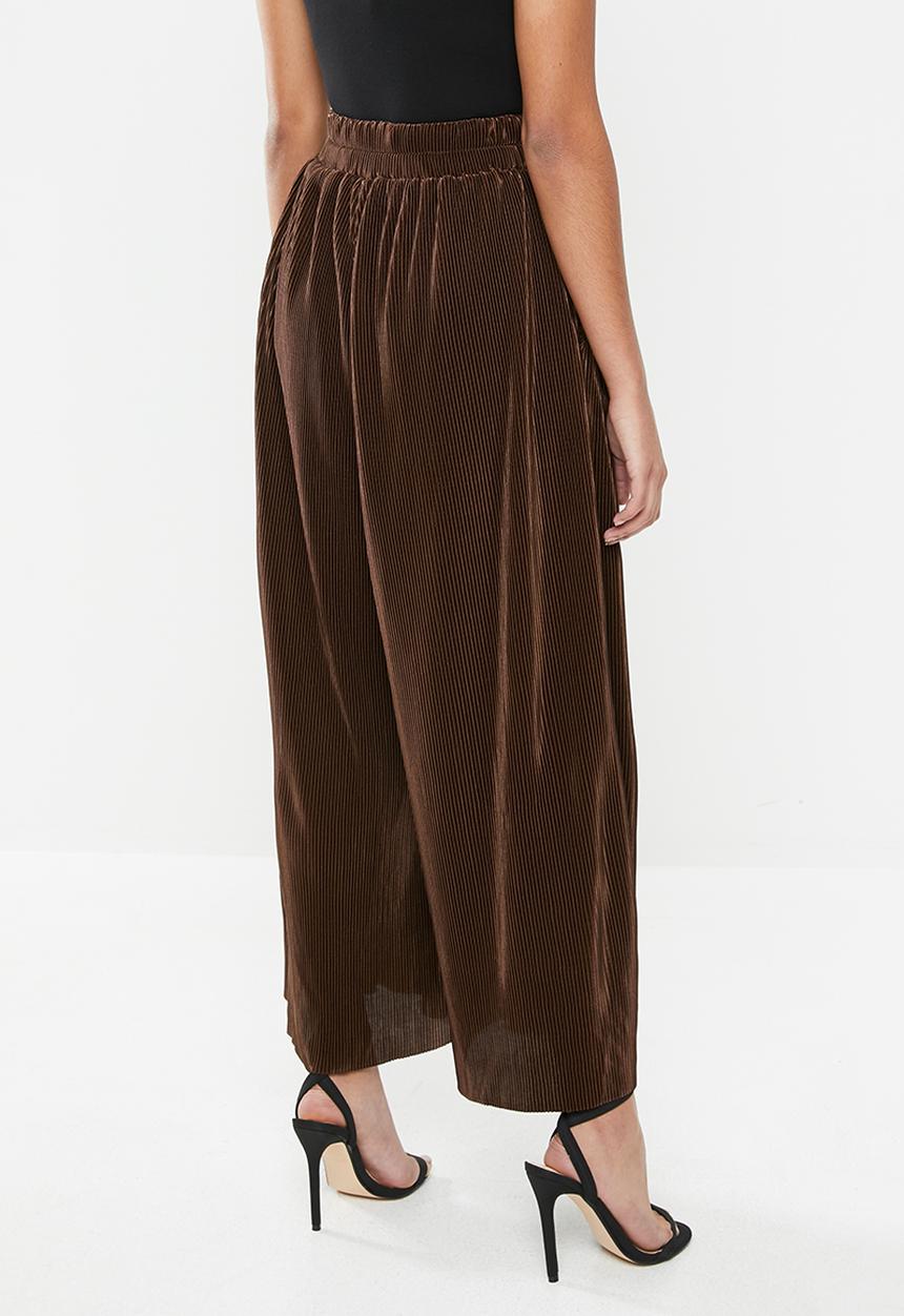 Glamorous - Petite plisse wide leg trouser - brown
