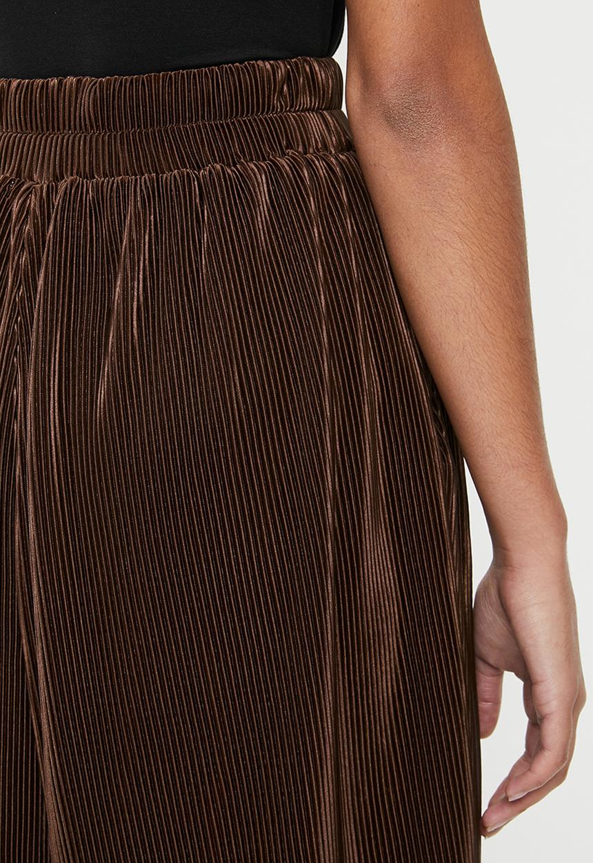Glamorous - Petite plisse wide leg trouser - brown