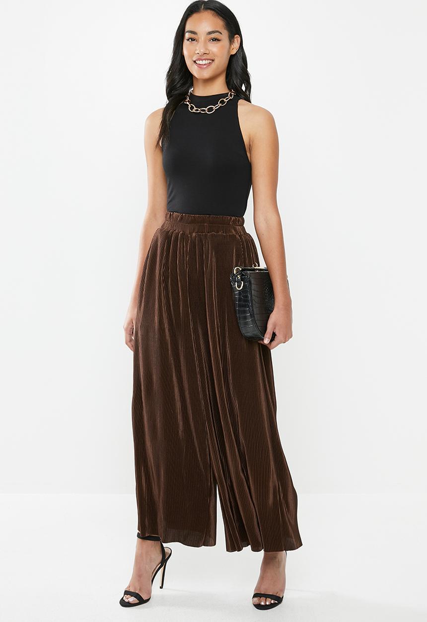 Glamorous - Petite plisse wide leg trouser - brown