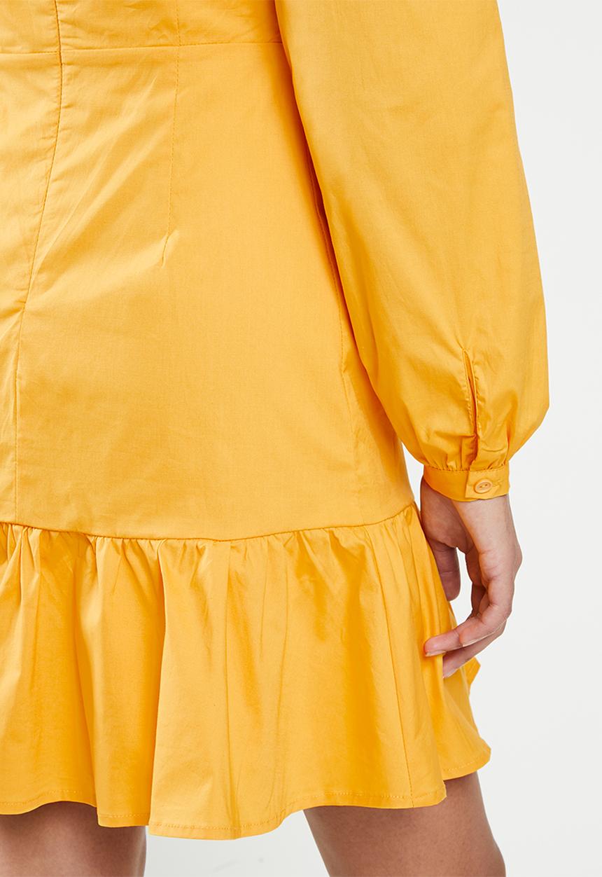 Glamorous - Petite drop waist long sleeve - yellow 