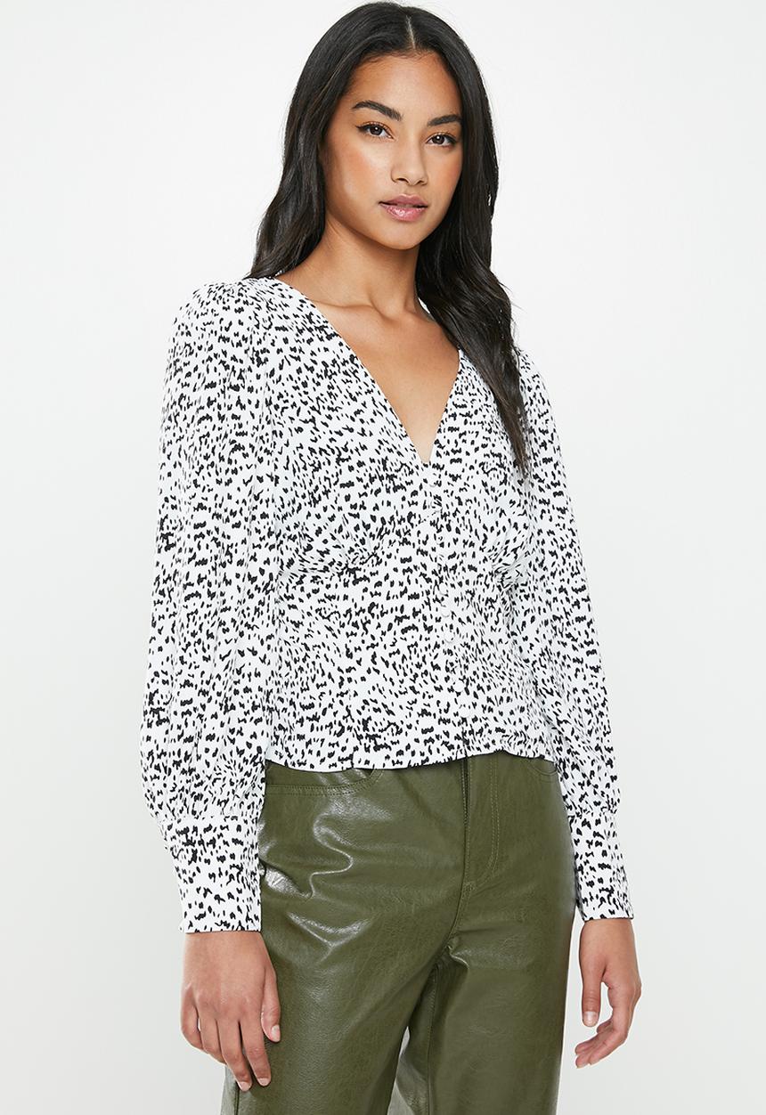 Glamorous - Petite mono leopard v-neck blouse - black & white