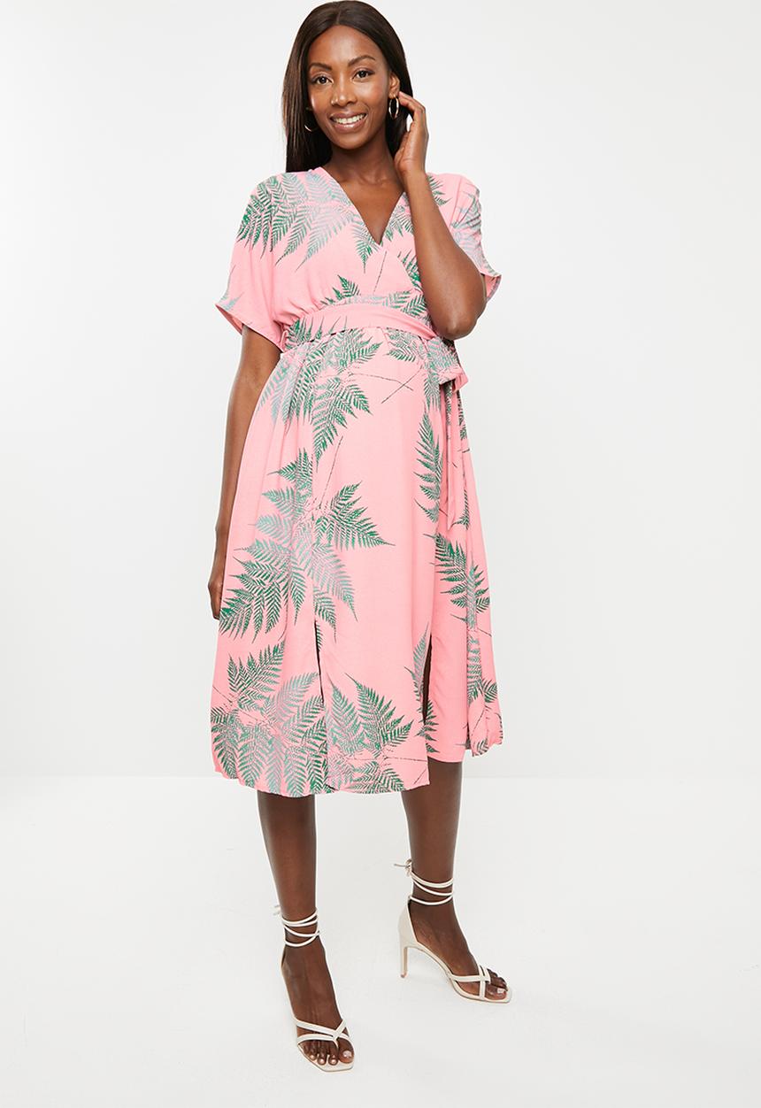 Glamorous - Maternity palm fern midi dress - pink & green 