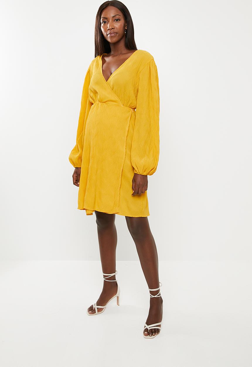 Glamorous - Maternity plisse wrap with volume sleeve - yellow