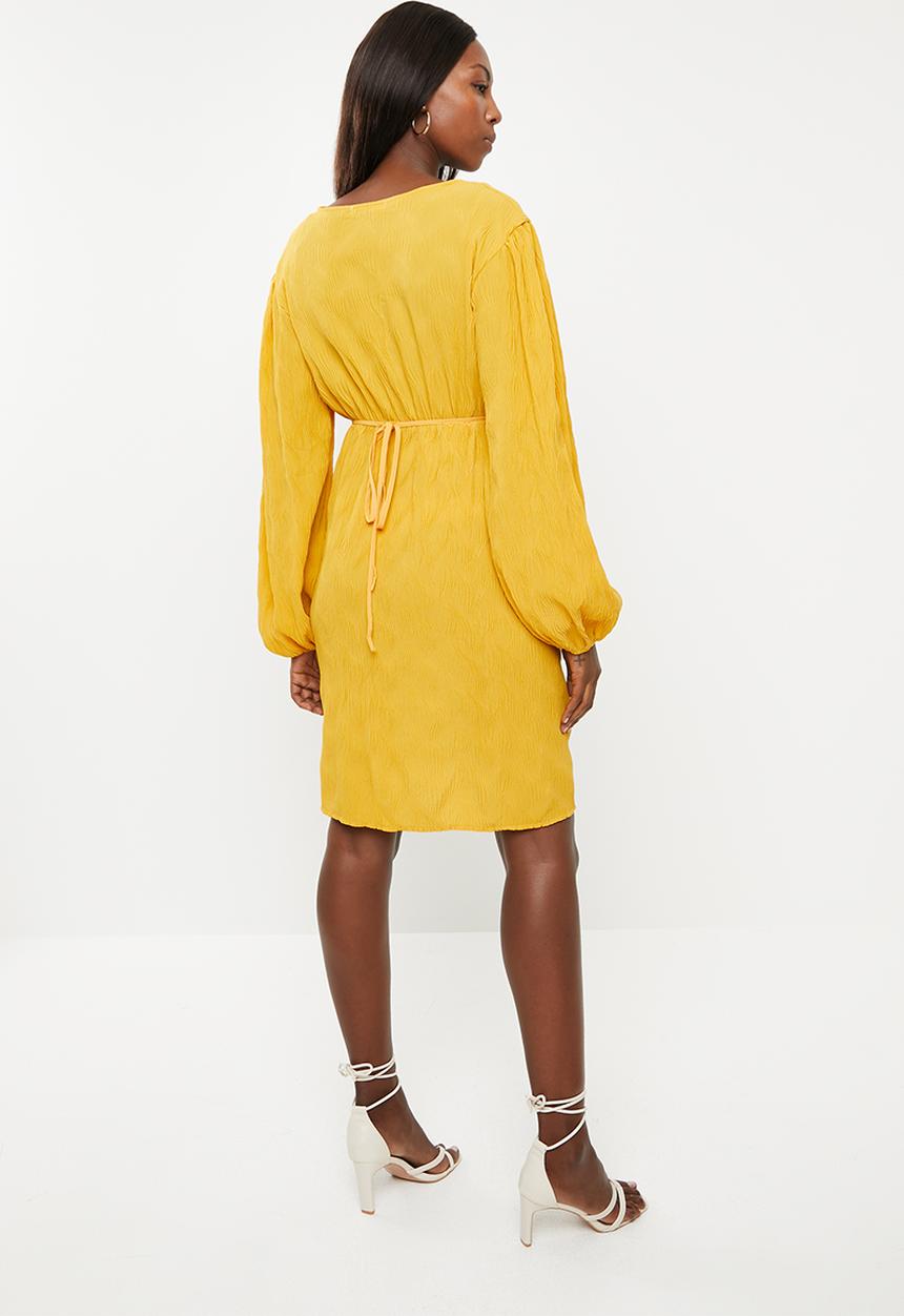 Glamorous - Maternity plisse wrap with volume sleeve - yellow