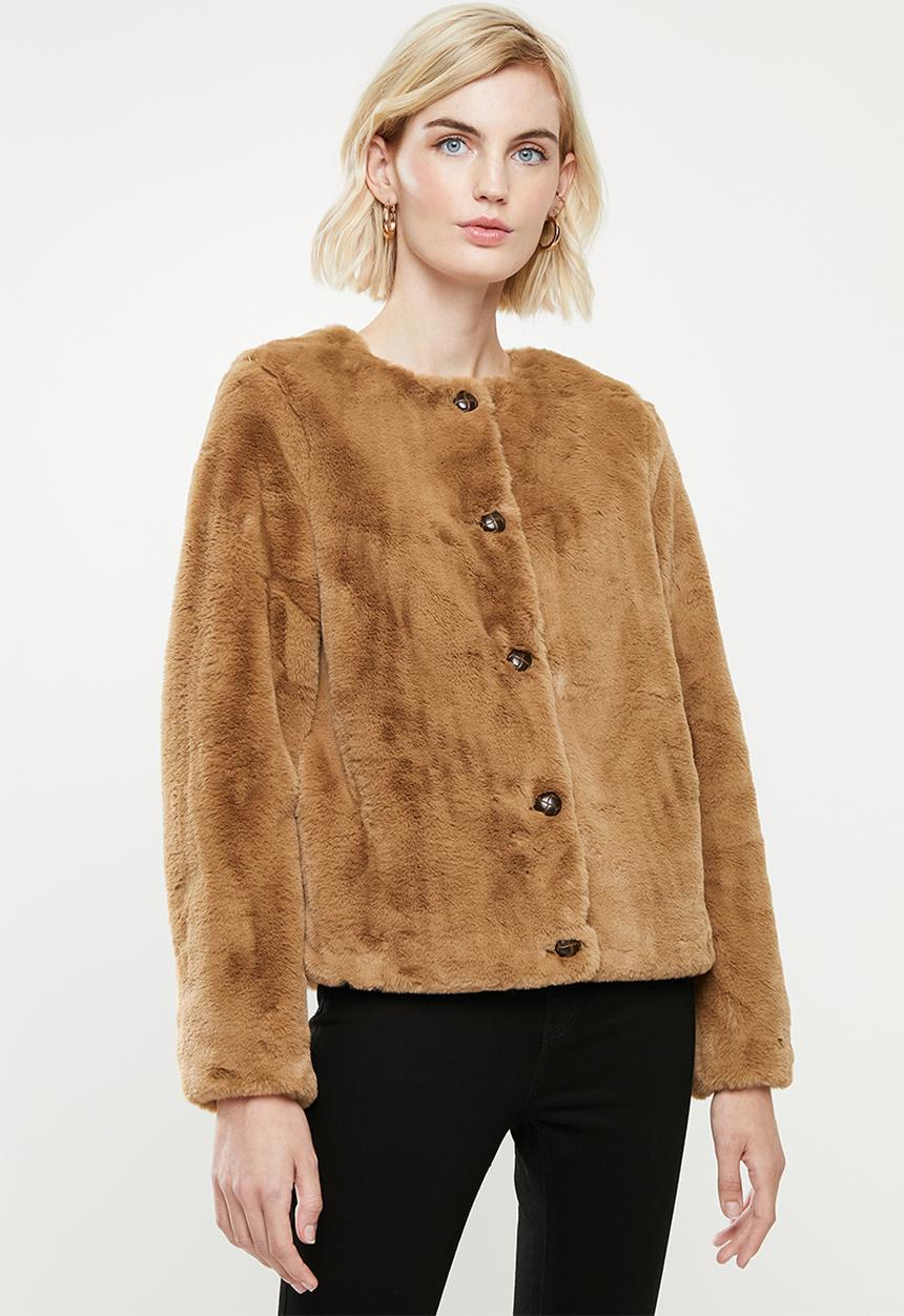 Vero Moda - Allibutton short faux fur jacket - tobacco brown