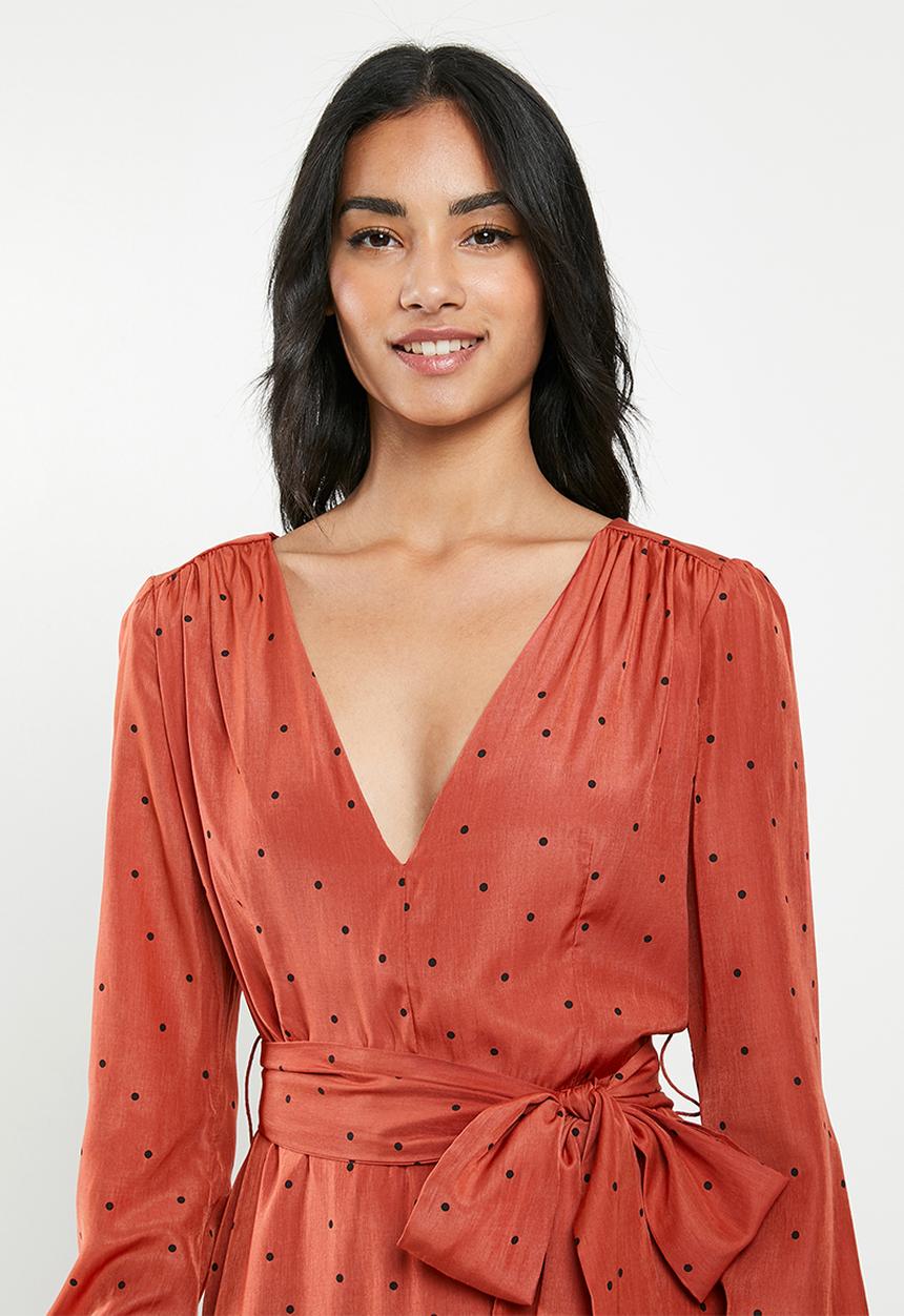 Glamorous - Petite mini spot wrap dress - orange & black