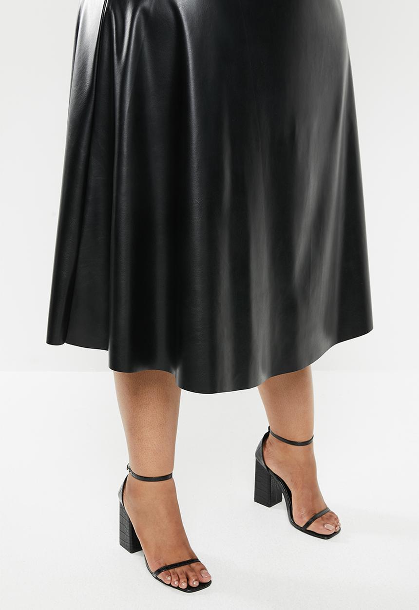 VELVET - Pleather midi skirt - black