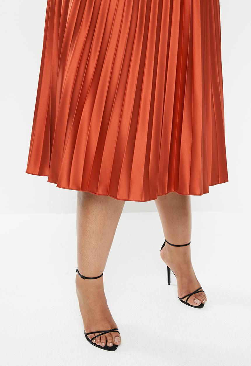 MILLA - Pleated midi skirt - rust