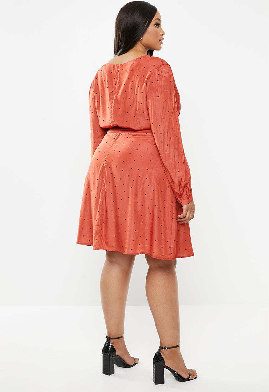 Glamorous - Plus mini spot wrap dress - red & black