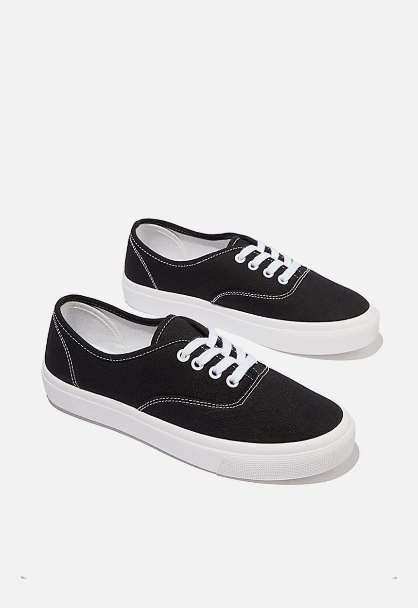 Cotton On - Jamie lace up plimsoll - black white canvas