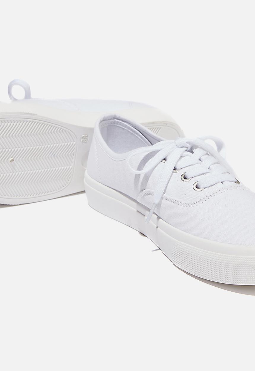 Cotton On - Jamie lace up plimsoll - white canvas
