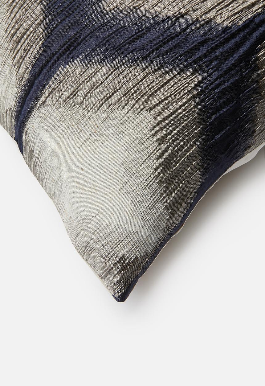 Grey Gardens - Chibori cushion cover - navy