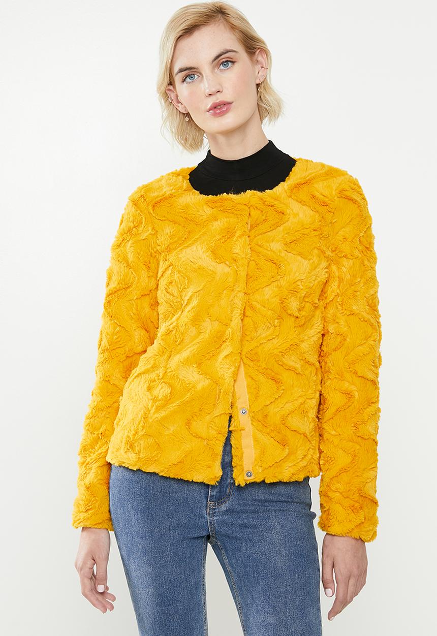 Vero Moda - Curl short faux fur jacket - spicy mustard