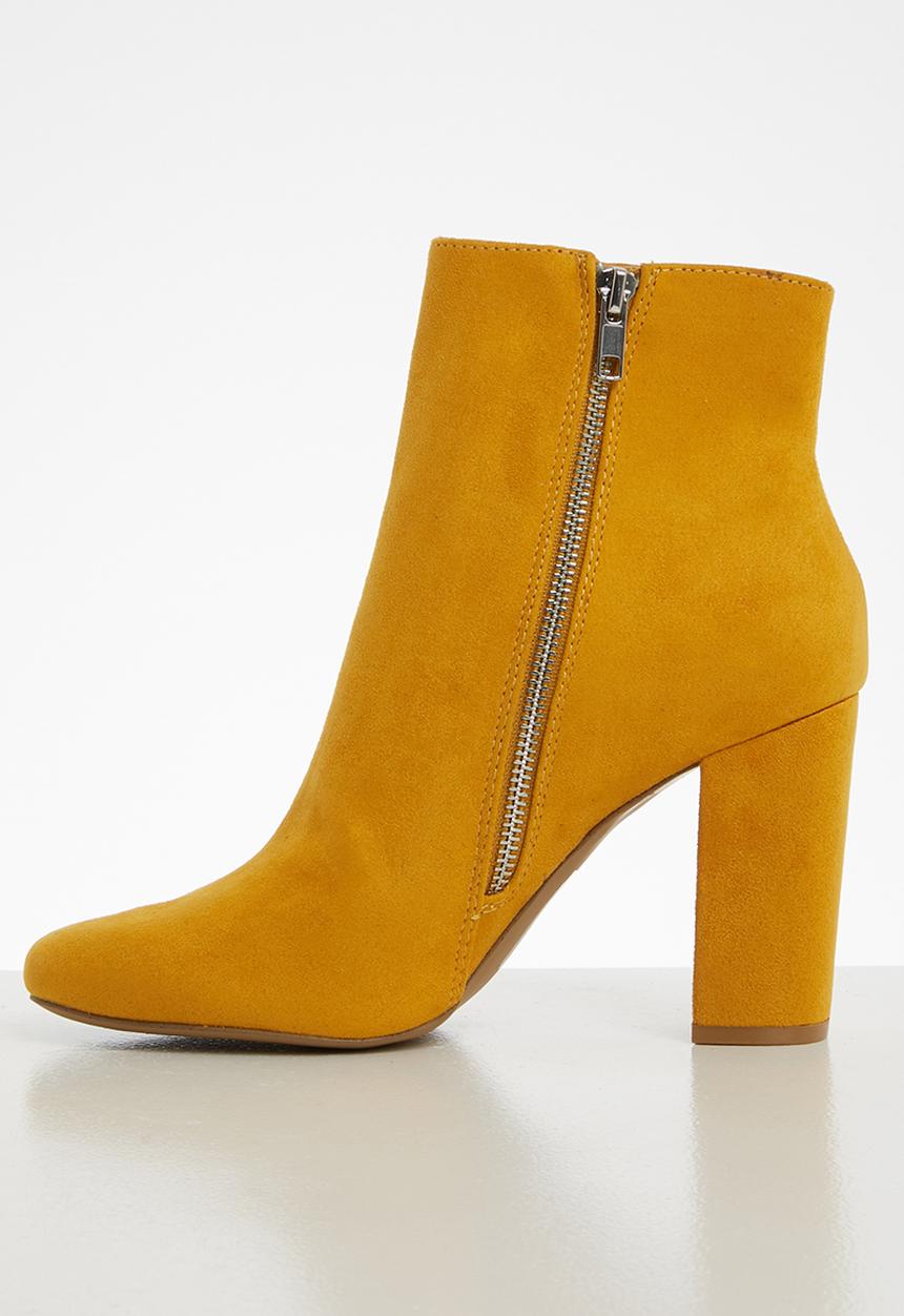 Steve Madden - Pixie suede bootie - yellow 