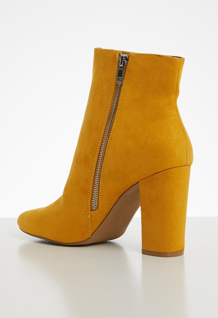 Steve Madden - Pixie suede bootie - yellow 