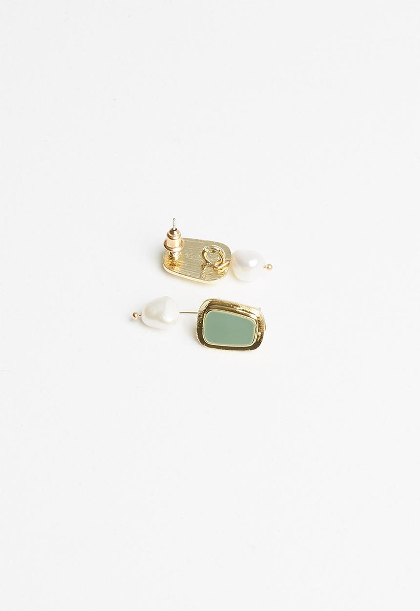 Superbalist - Faux pearl studs - green