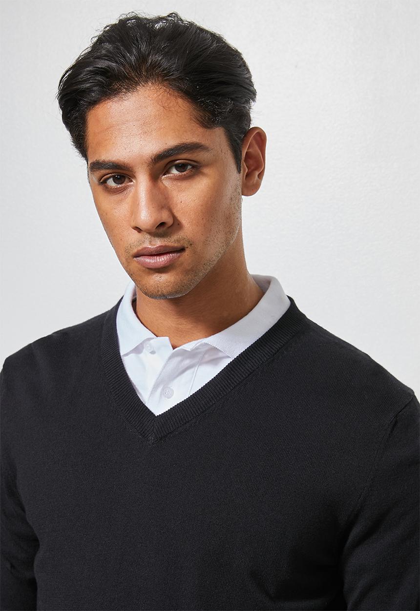 Superbalist - Basic slim fit V-neck knit - black