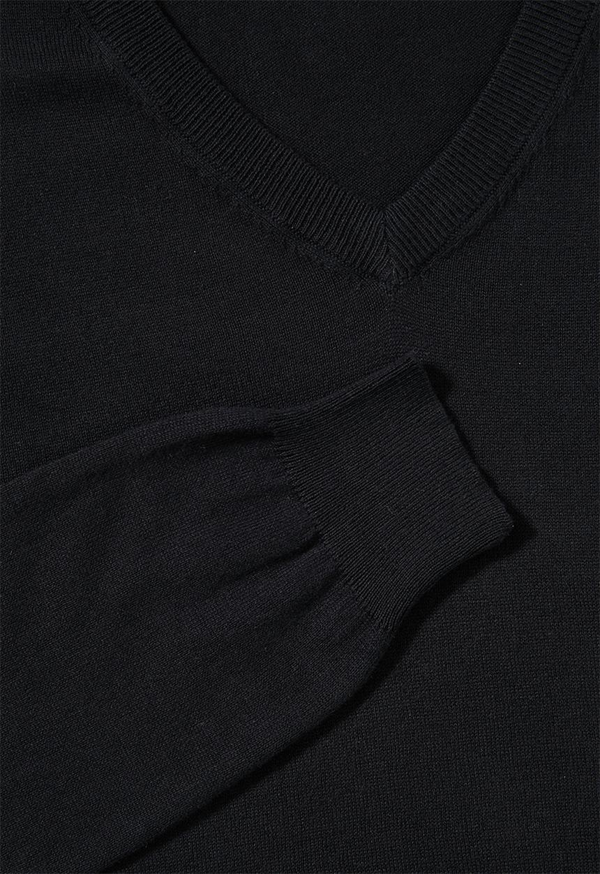 Superbalist - Basic slim fit V-neck knit - black