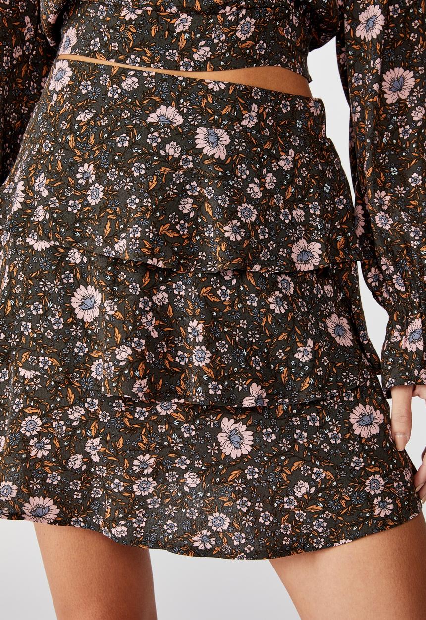 Cotton On - Byron tiered mini skirt Jordyn floral - raven