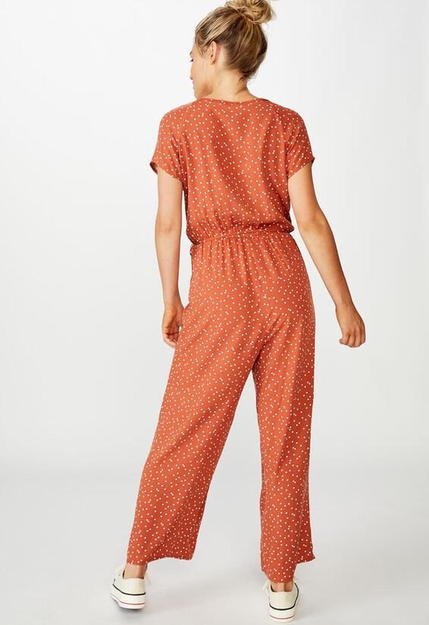 Cotton On - Woven Janine short sleeve jumpsuit daisy spots - dusty brown