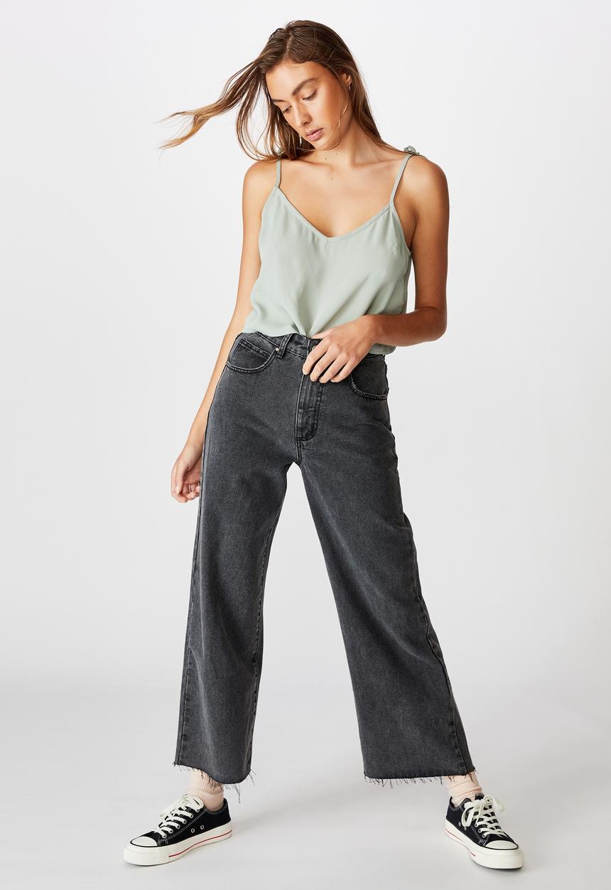 Cotton On - Astrid cropped tie strap V-neck cami - green 