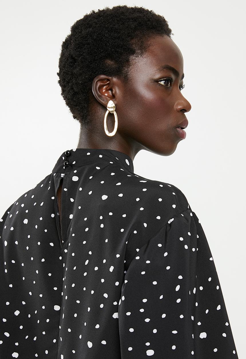 edit - Satin high neck blouse - black & white 