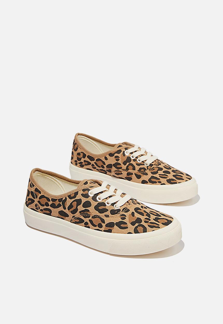 Cotton On - Jamie lace up plimsoll - brown & black 