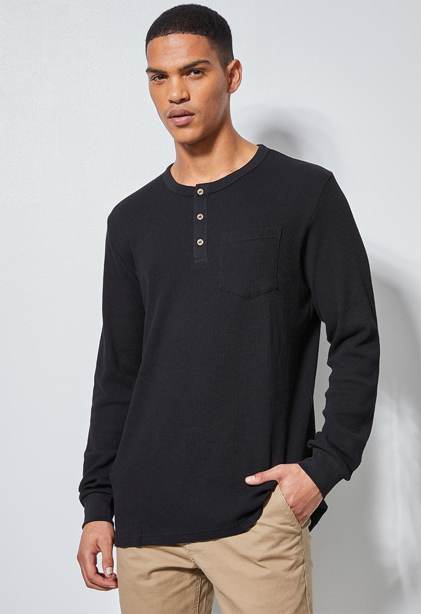 Superbalist - Henley textured pocket tee - black