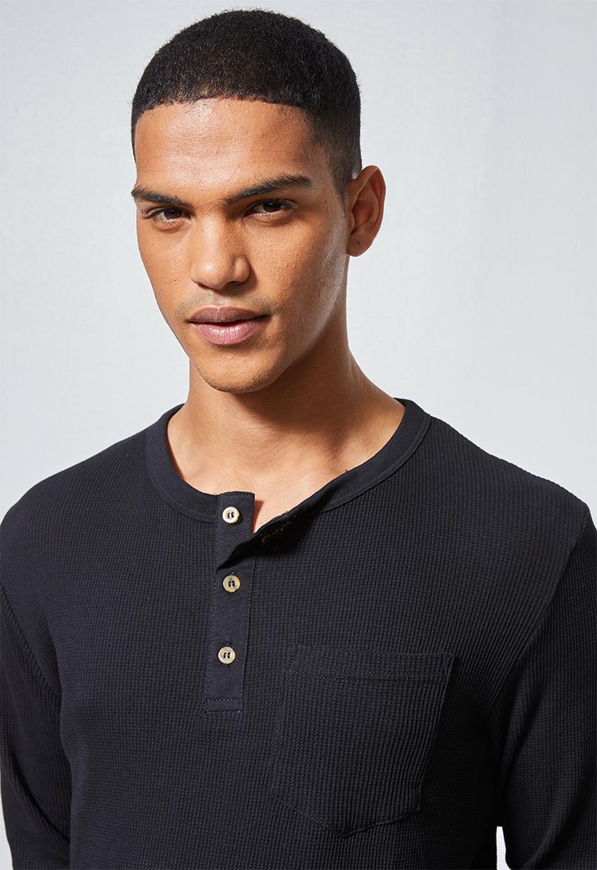 Superbalist - Henley textured pocket tee - black
