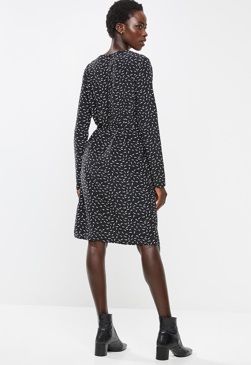 edit - Long sleeve crepe pleat front suit dress - black & white 