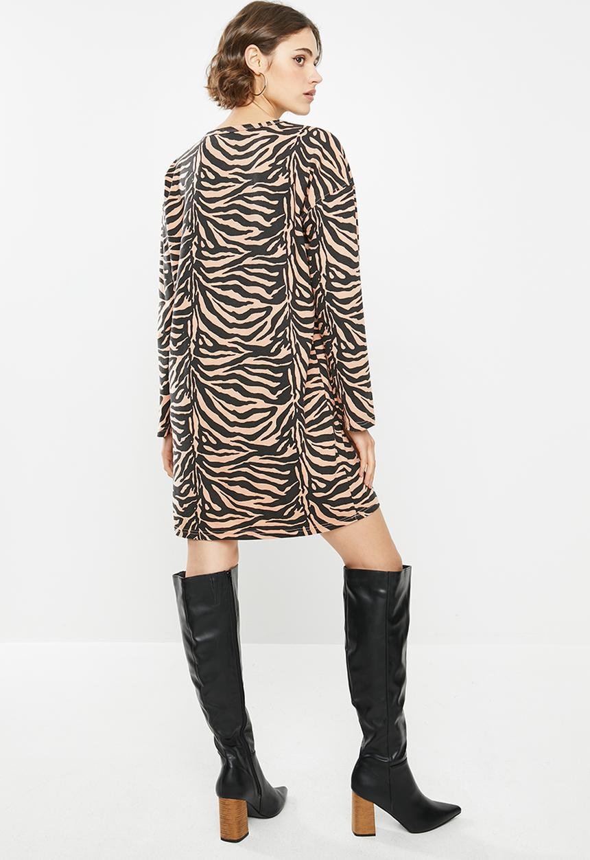 Missguided - Oversized long sleeve T-shirt dress zebra - beige & black