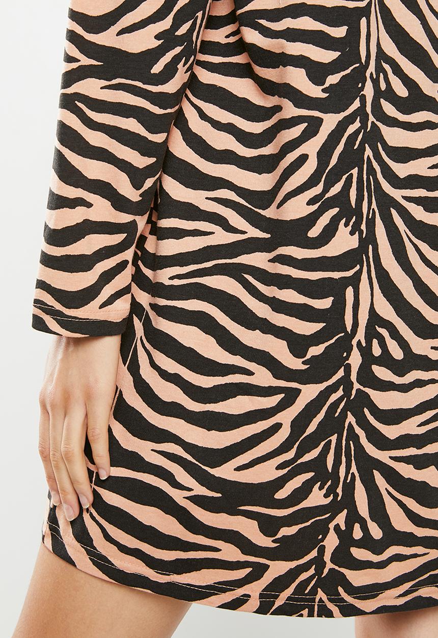 Missguided - Oversized long sleeve T-shirt dress zebra - beige & black