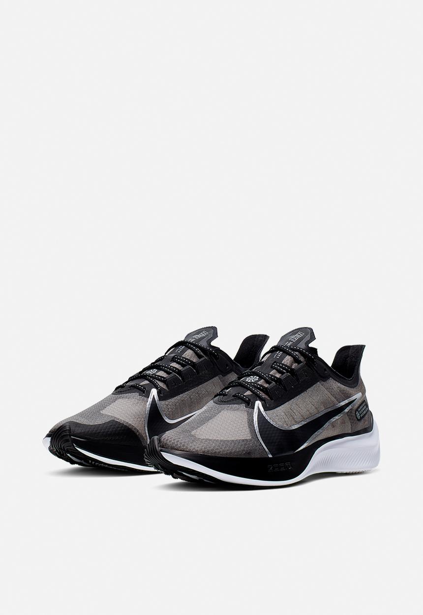 Nike - Zoom Gravity - black / metallic silver-wolf grey-white