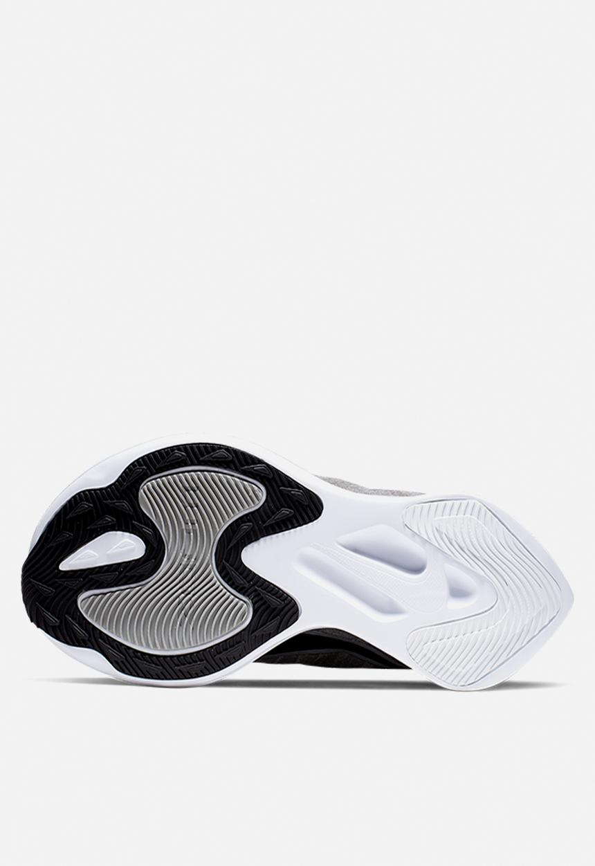 Nike - Zoom Gravity - black / metallic silver-wolf grey-white