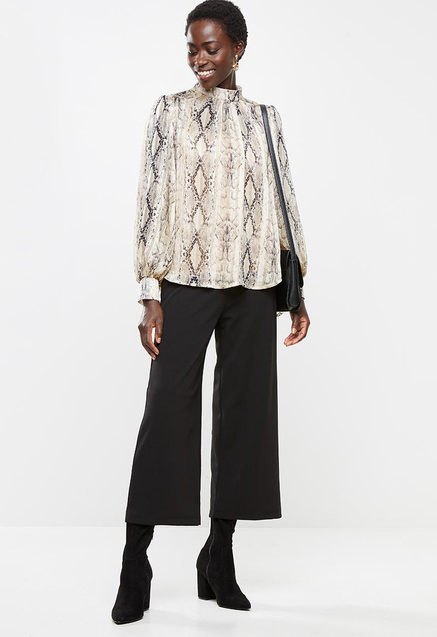 edit - Pearl trim chiffon blouse - beige & black 