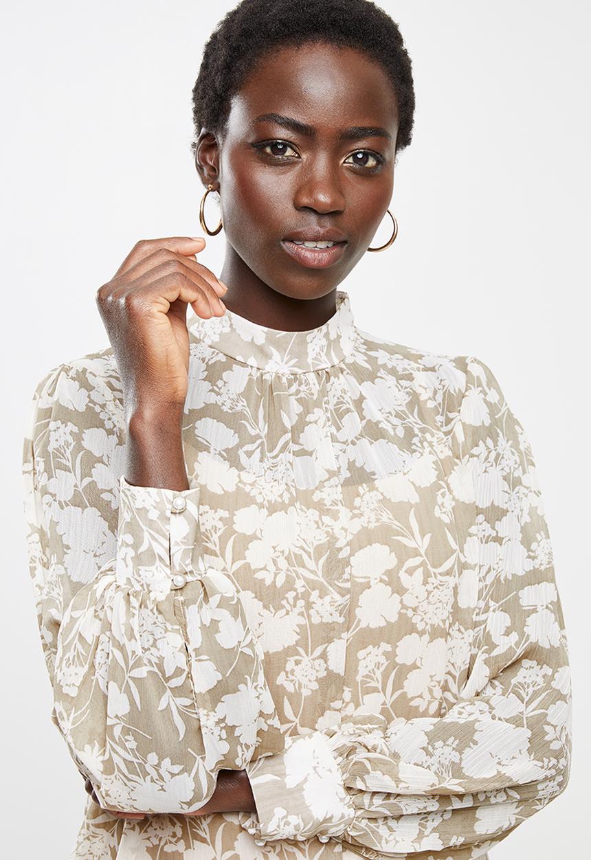 edit - Pearl trim chiffon blouse - beige 