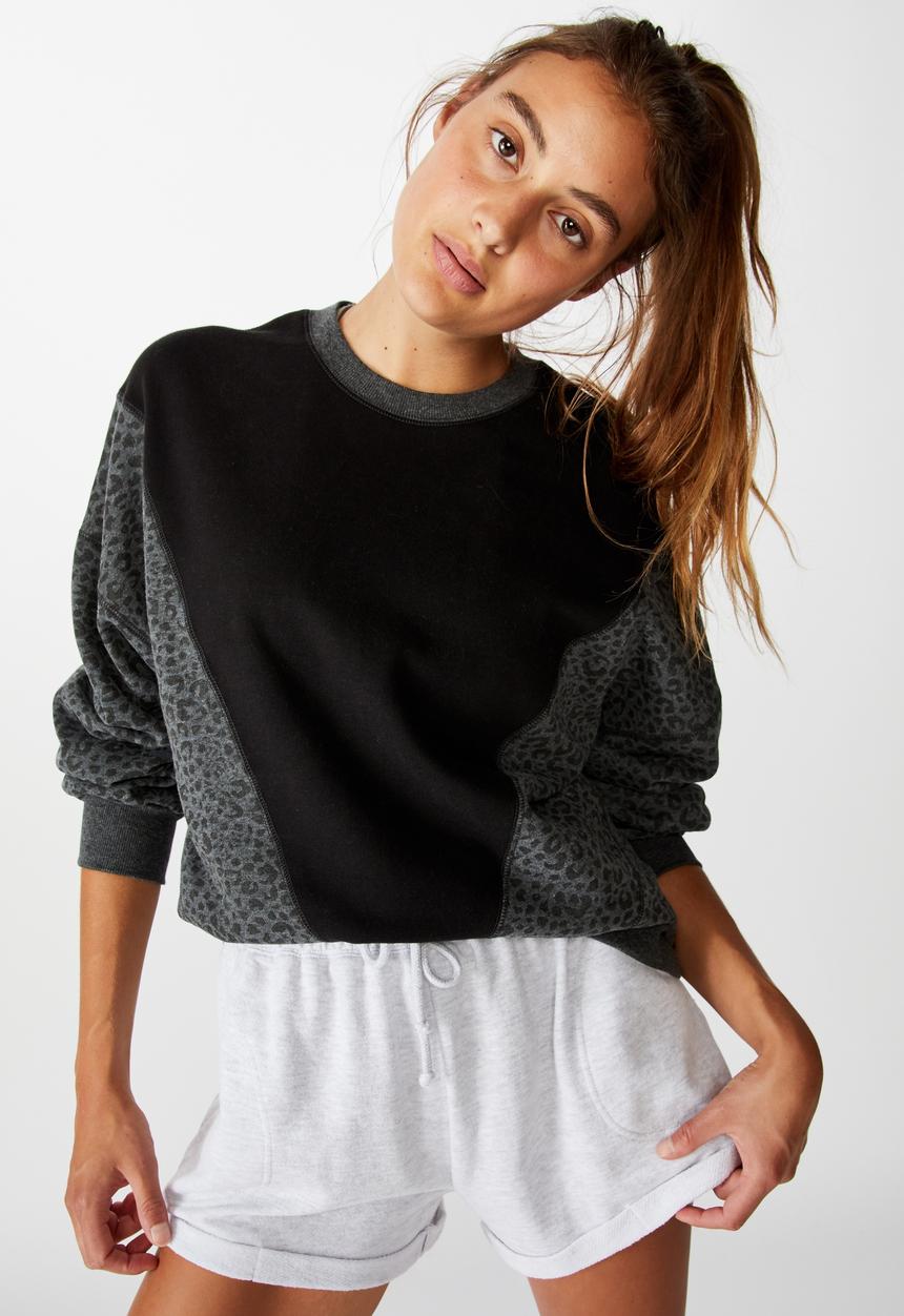 Cotton On - Blocked fleece crew top - black leopard splice
