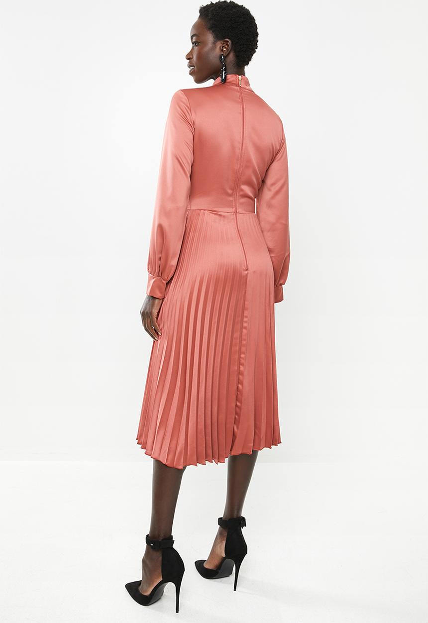 MILLA - Pleated midi dress - rust 